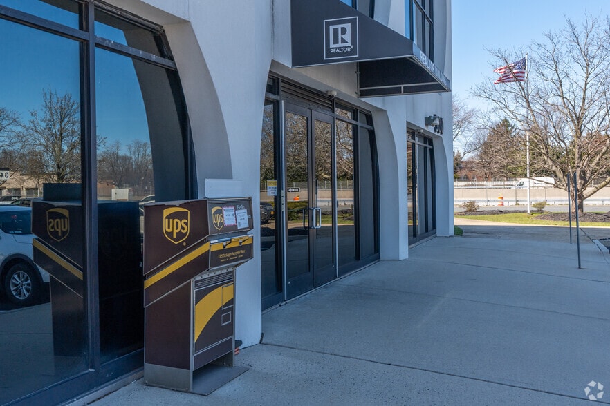 More Photos Of 300 Sunrise Hwy, West Babylon Office For Lease