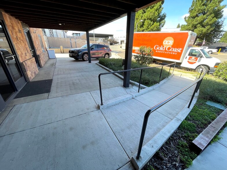 More Photos Of 7667 Vickers St, San Diego Warehouse For Sale