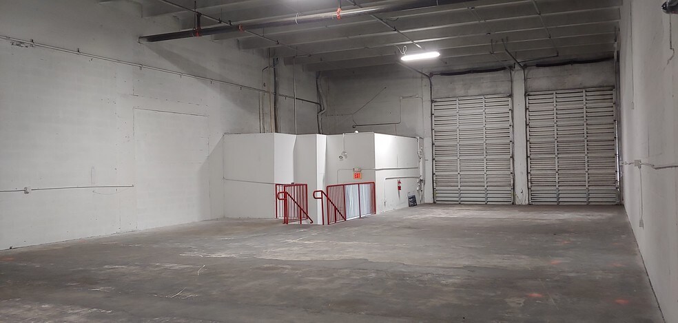 More Photos Of 10302 NW South River Dr, Medley Unknown For Lease