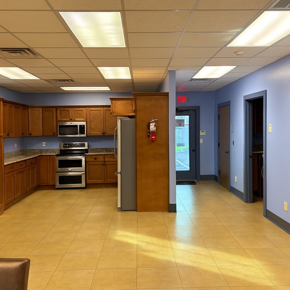 More Photos Of 202 Arnette St, Murfreesboro Office For Lease