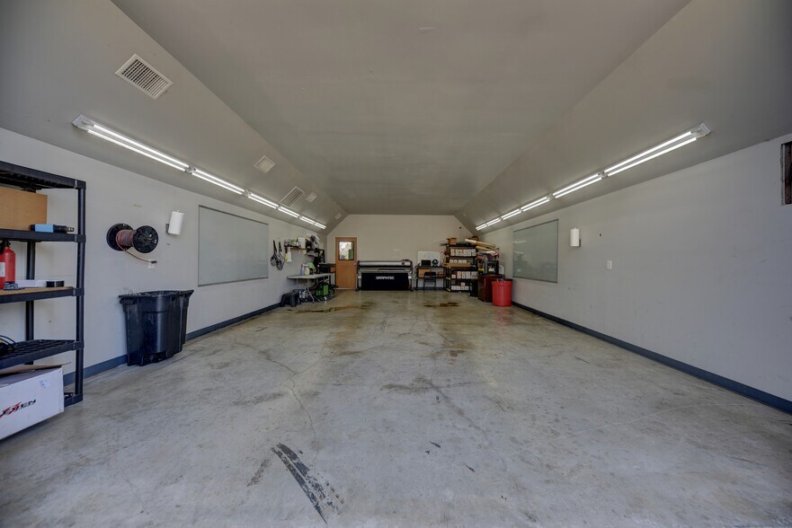 More Photos Of 2770 Osborn Ln, Bryan Showroom For Sale