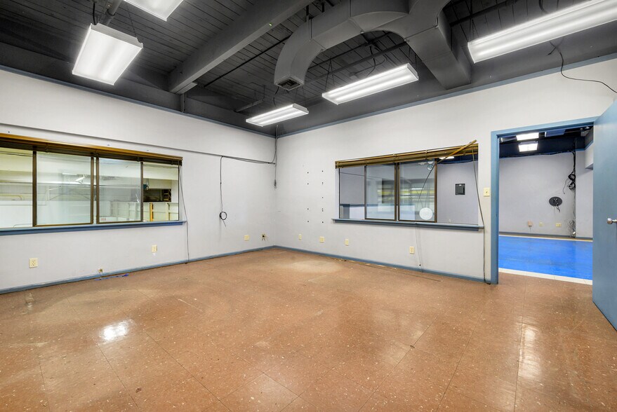 More Photos Of 3220 100th St SW, Everett Distribution For Lease