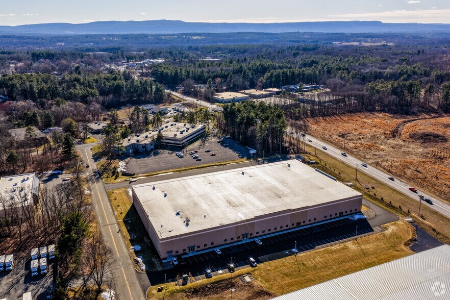 More Photos Of 48 Corporate Circle, Albany Warehouse For Lease