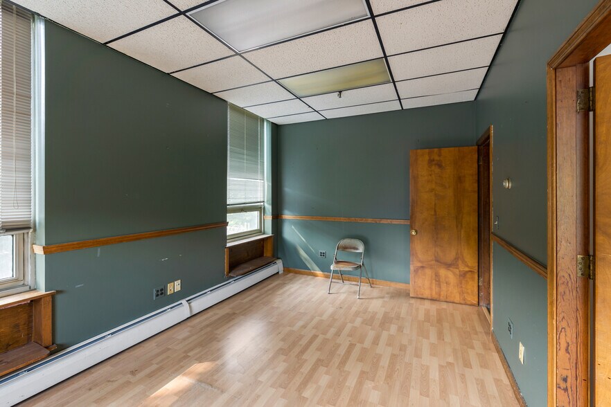 More Photos Of 35 Lower Grape St, Chicopee Warehouse For Sale