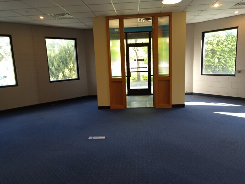 More Photos Of 12510 Fletcher Ln, Rogers Light Manufacturing For Lease