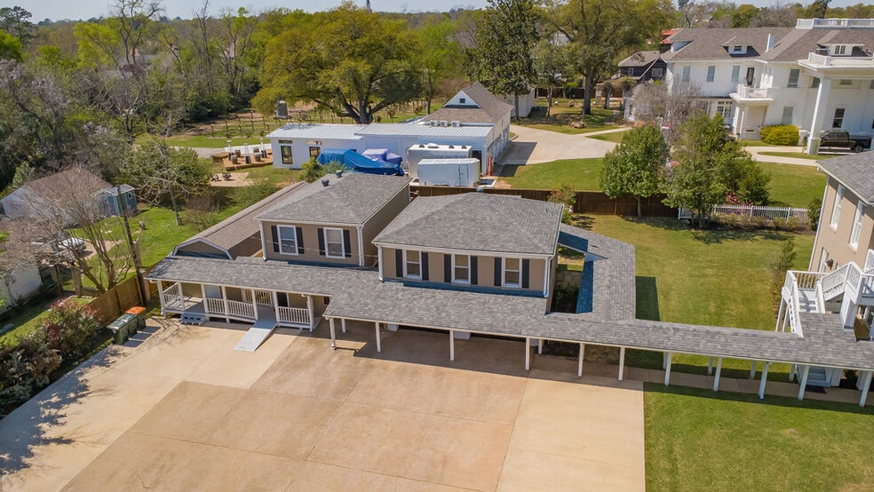 More Photos Of 313 E Charnwood St, Tyler Office For Lease