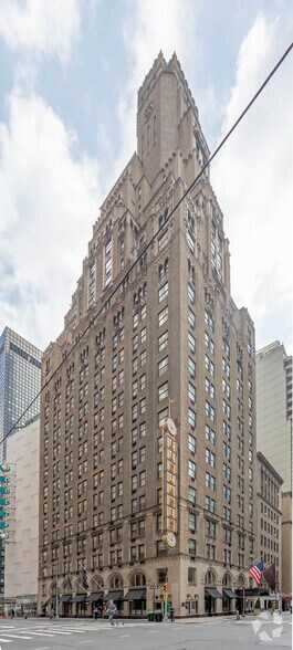 Primary Photo Of 125 E 50th St, New York Hotel For Lease