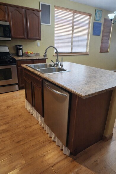 More Photos Of 15456 W Morning Glory St, Goodyear Healthcare For Sale