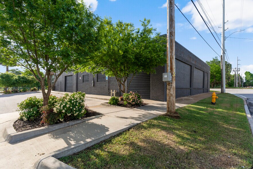 More Photos Of 621 S Kenosha Ave, Tulsa Auto Repair For Sale