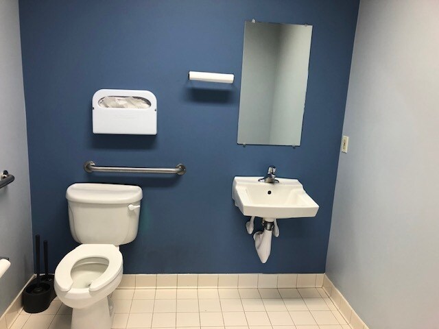 More Photos Of 722 Grant St, Herndon Medical For Sale