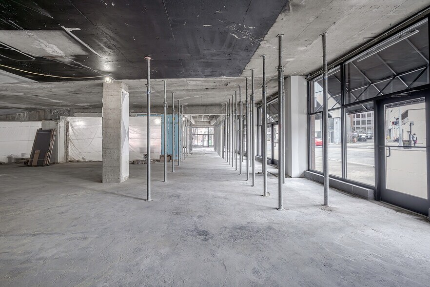 More Photos Of 202 6th St, Pittsburgh Parking Garage For Lease