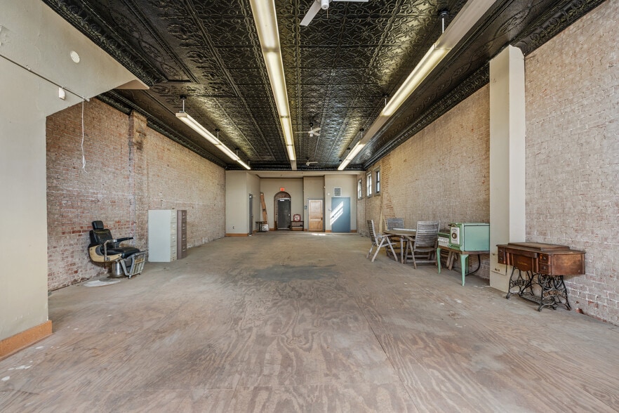 More Photos Of 2510 E 85th St, Kansas City Flex For Sale