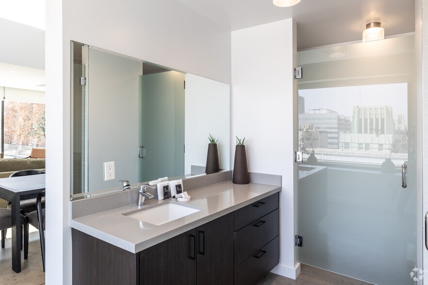 More Photos Of 701 S Hill St, Los Angeles Hospitality For Sale
