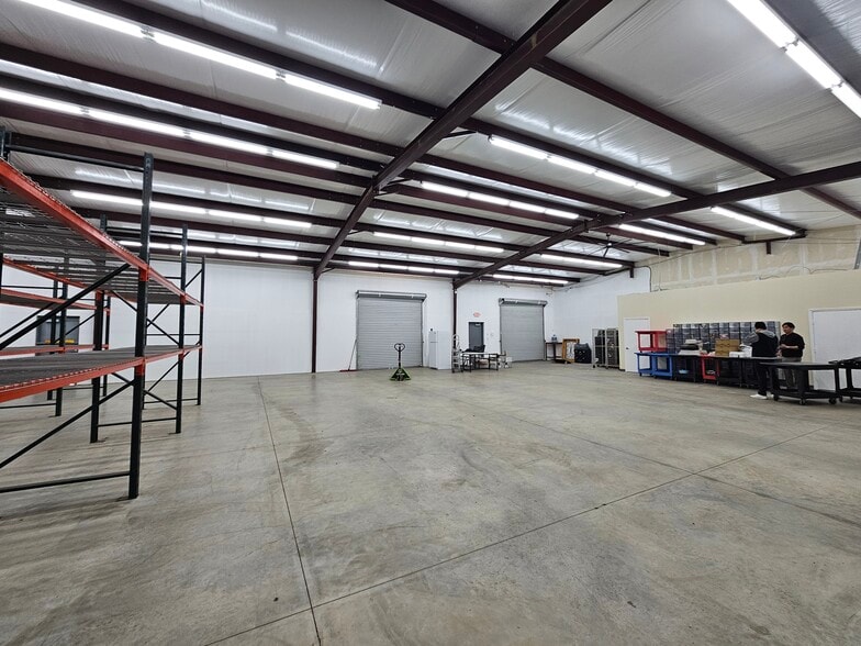 More Photos Of 11523 Harry Hines Blvd, Dallas Showroom For Lease