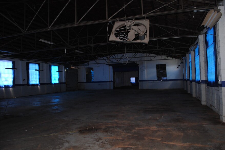 More Photos Of 2600 Medgar Evers Blvd, Jackson Auto Repair For Sale