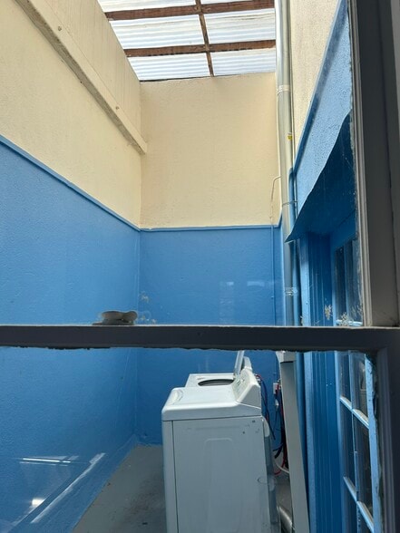 More Photos Of 1856 W Washington Blvd, Los Angeles General Retail For Sale