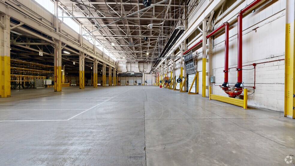More Photos Of 5455-5555 Darrow Rd, Hudson Distribution For Lease