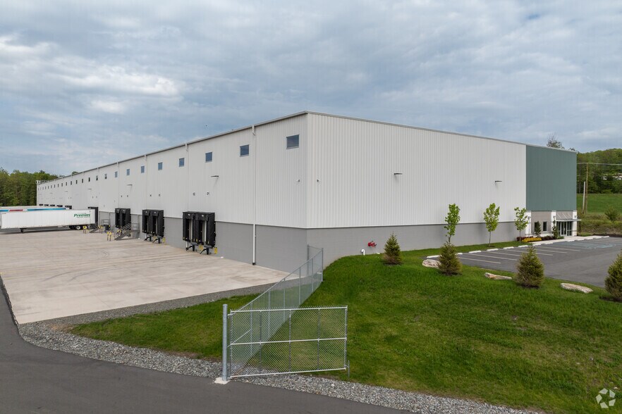 More Photos Of 380-400 Research, Pittston Township Distribution For Lease