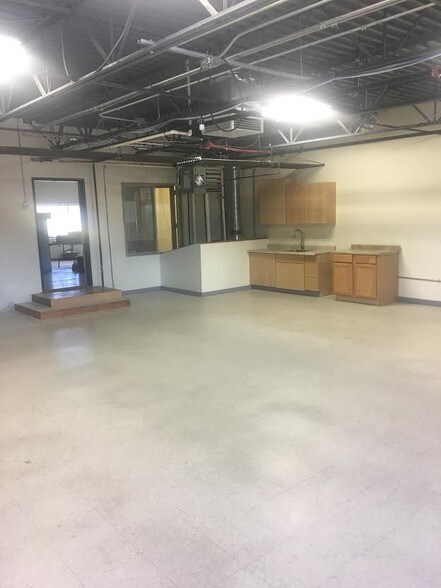 More Photos Of 685 S Arthur Ave, Louisville Light Manufacturing For Lease