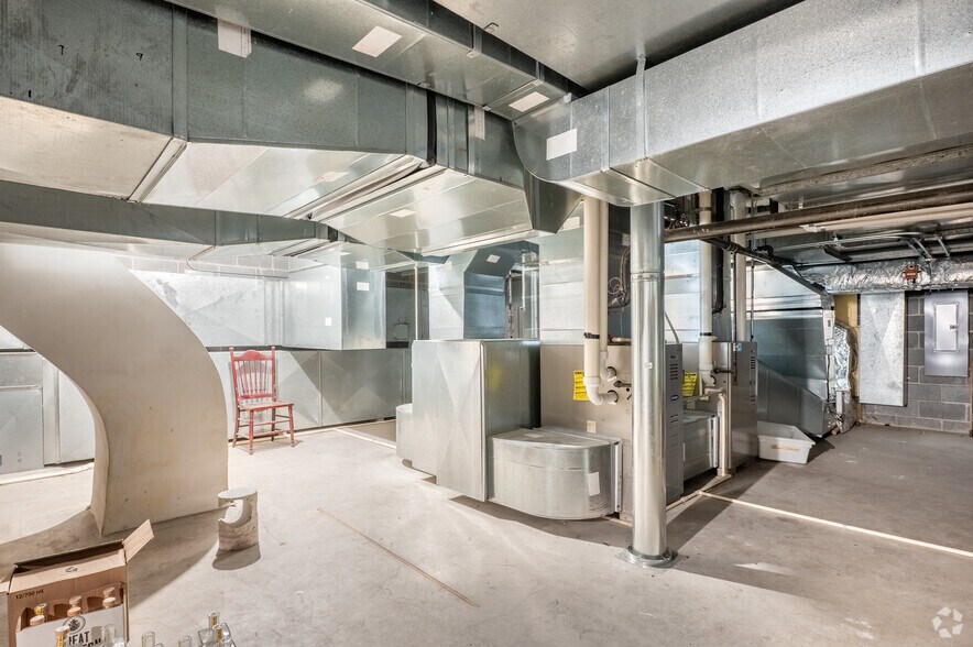 More Photos Of 130 N 1st St, Wausau Storefront Retail Office For Sale