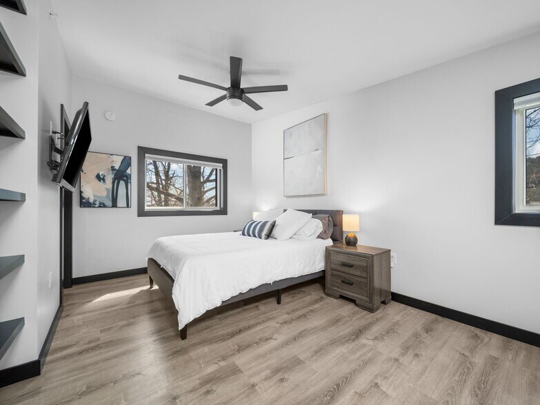 More Photos Of 1323 Cass St, Traverse City Flex For Sale