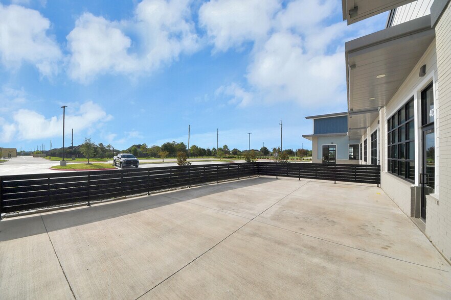 More Photos Of 30625 Kingsland Blvd, Brookshire Storefront For Sale