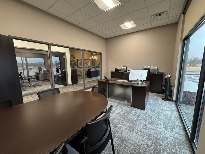 More Photos Of 645 Sandpiper Trl, Cottage Grove Warehouse For Lease