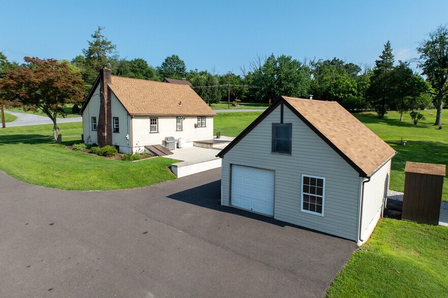 More Photos Of 131 Squirrel Hollow Rd, Douglassville Auto Repair For Sale