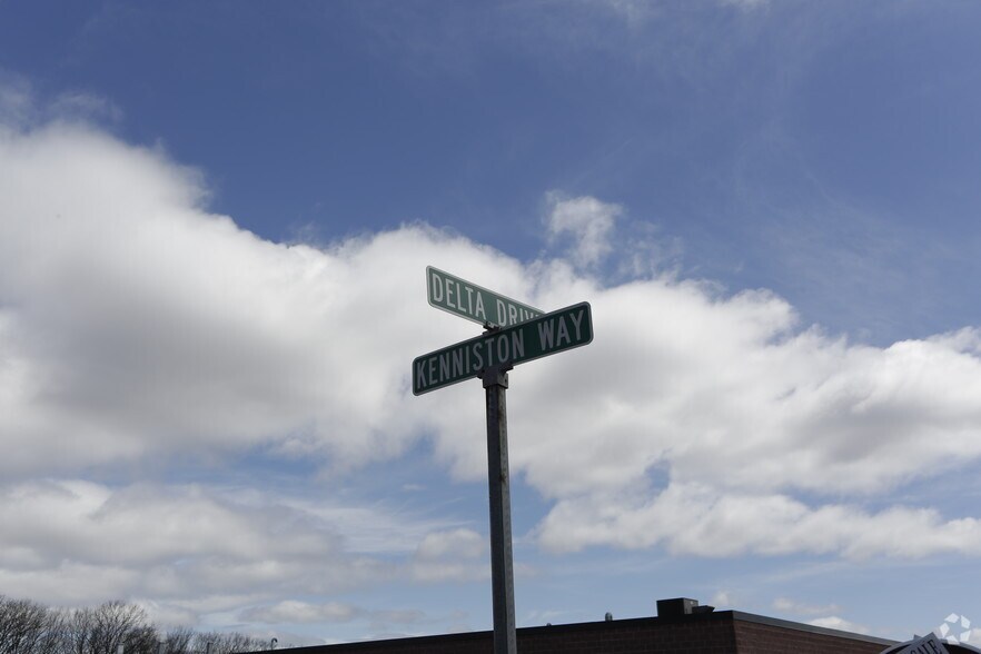 More Photos Of 13 Delta Dr, Londonderry Light Manufacturing For Sale