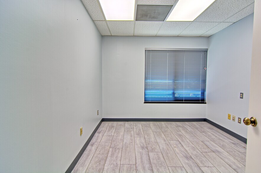More Photos Of 7960-7990 Old Georgetown Rd, Bethesda Medical For Lease