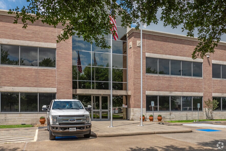More Photos Of 900 Georgia Ave, Deer Park Office For Lease