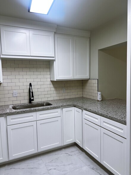 More Photos Of 7531 Wilcox Dr, El Paso Healthcare For Sale