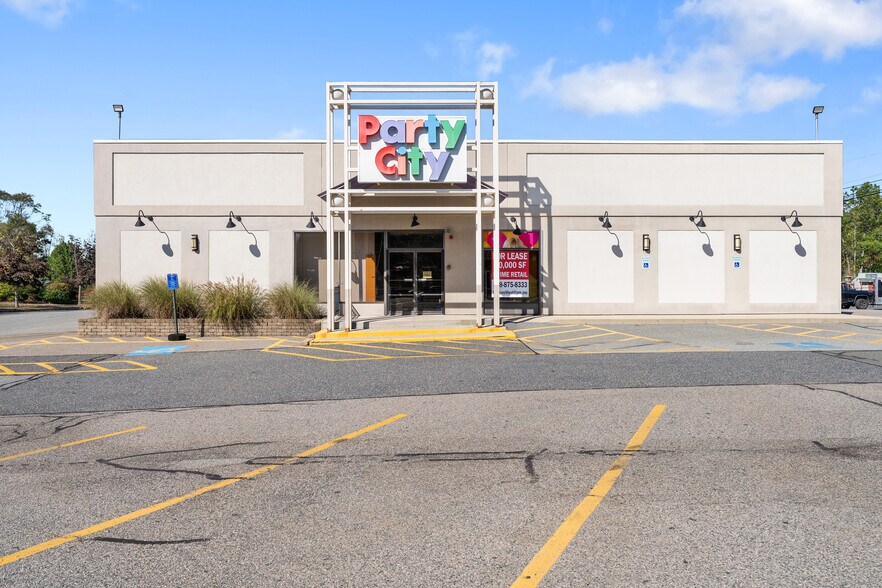 More Photos Of 321 Worcester St, Natick Freestanding For Lease