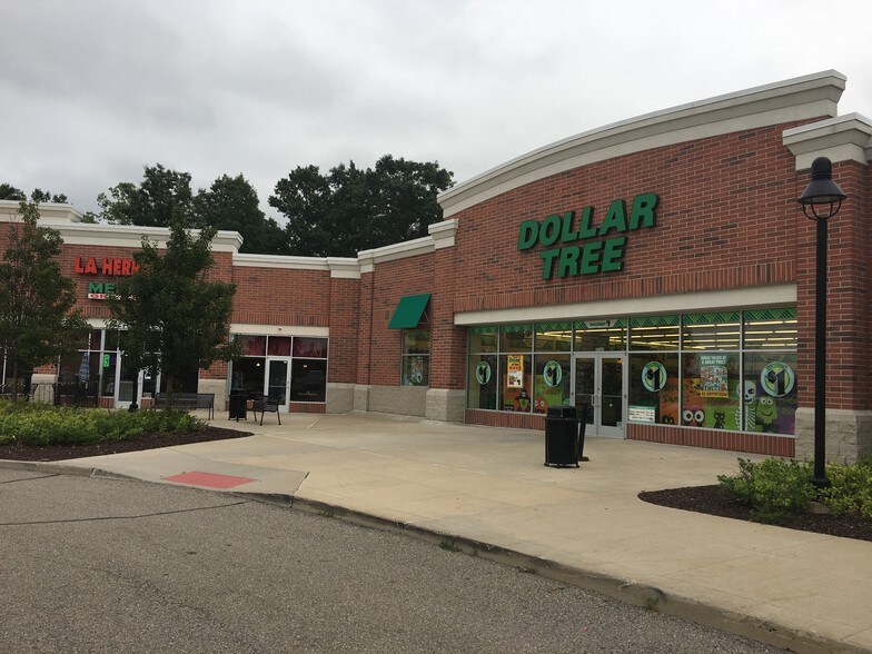More Photos Of 10400-10490 Highland Rd, Hartland Unknown For Lease