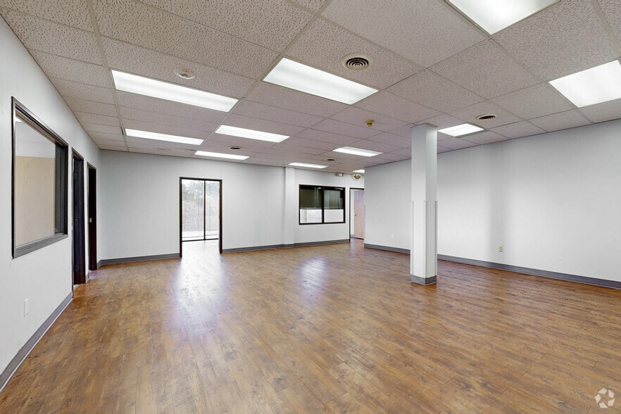 More Photos Of 2655 Villa Creek Dr, Dallas Office For Lease