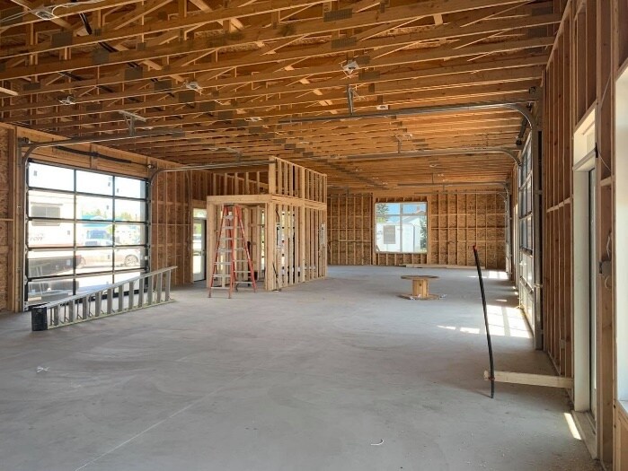 More Photos Of 505 Central St W, Warman Auto Repair For Sale