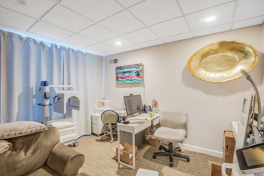 More Photos Of 181 Main St, Huntington Medical For Lease