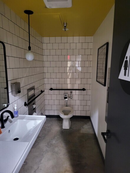 More Photos Of 3000 N Hollywood Way, Burbank Office For Lease