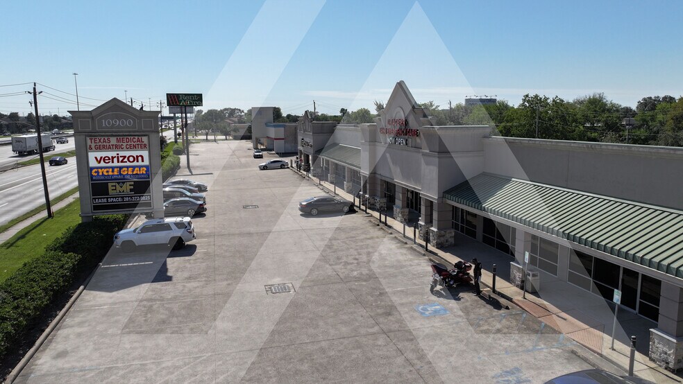 More Photos Of 10900 Gulf Fwy, Houston Unknown For Lease