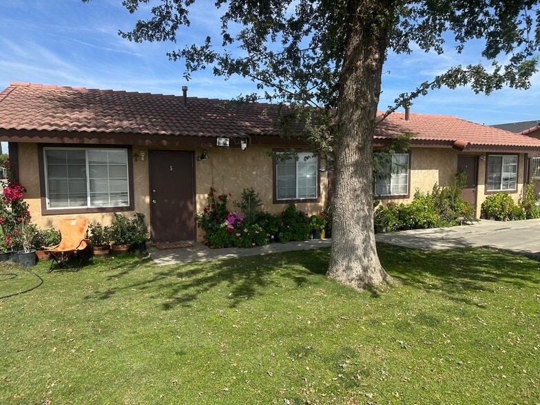 More Photos Of 12400 Main St, Lamont Apartments For Sale