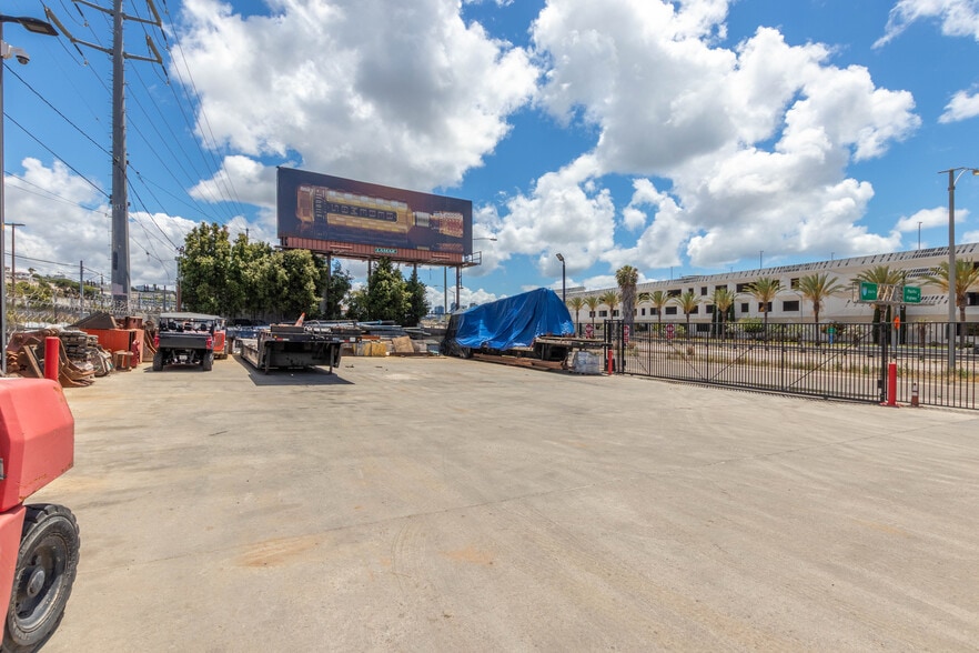 More Photos Of 3571 Pacific Hwy, San Diego Contractor Storage Yard For Lease