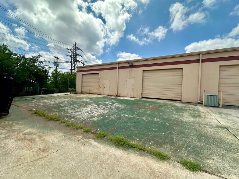 More Photos Of 4722 Shavano Oak, San Antonio Light Manufacturing For Sale