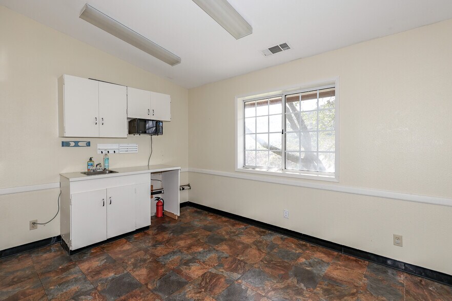 More Photos Of 5320 State Highway 49, Mariposa Office Residential For Sale