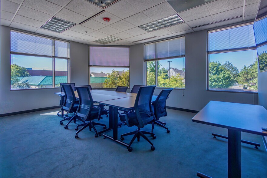 More Photos Of 2400 S Wolf Rd, Westchester Office For Lease