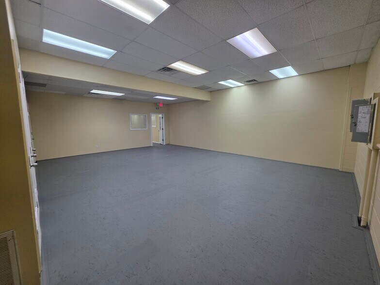 More Photos Of 6570 Caroline St, Milton Unknown For Lease