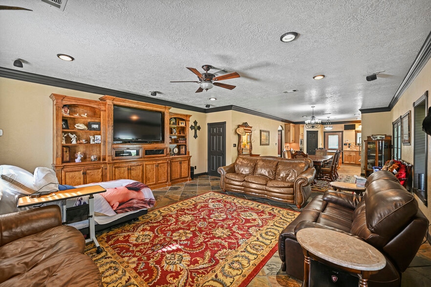 More Photos Of 20204 Schiel Rd, Cypress Warehouse For Sale