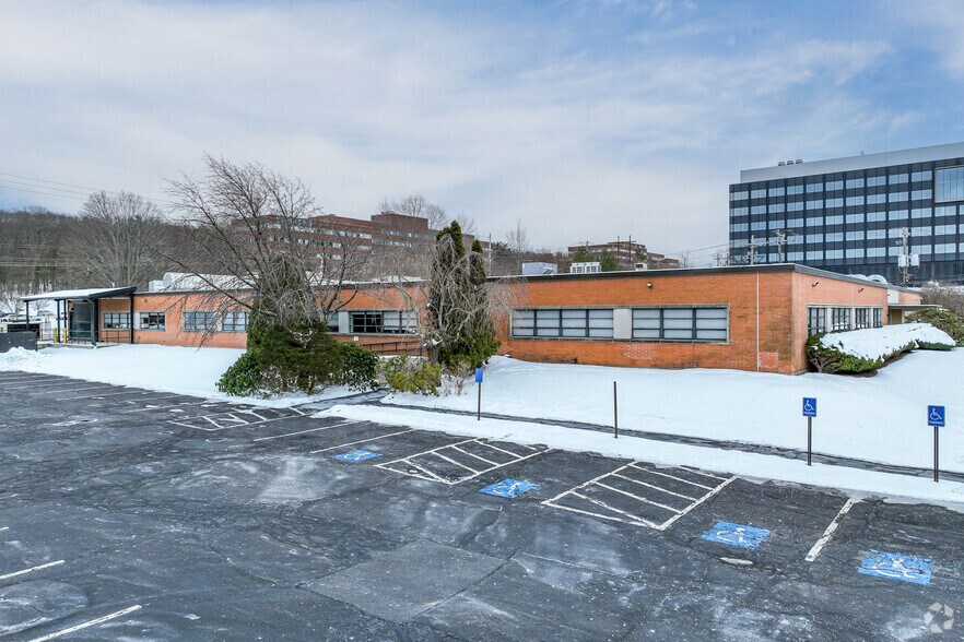 More Photos Of 62 Fourth Ave, Waltham Research And Development For Lease
