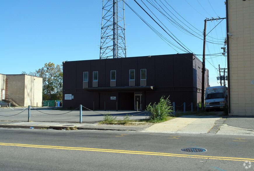 More Photos Of 5321 First Pl NE, Washington Office For Sale