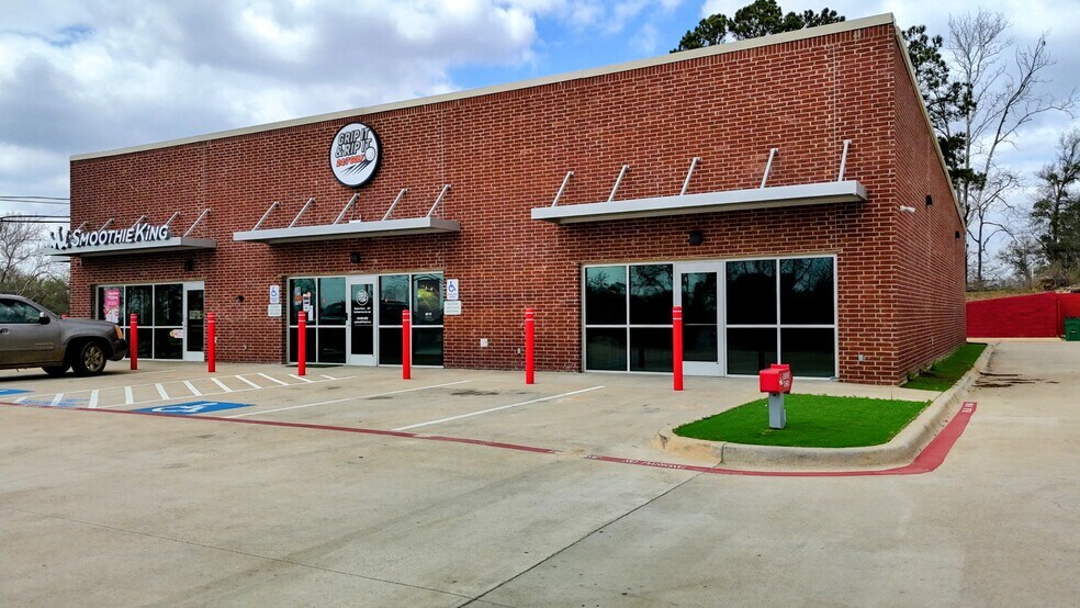 More Photos Of 2212 Crockett Rd, Palestine Freestanding For Lease