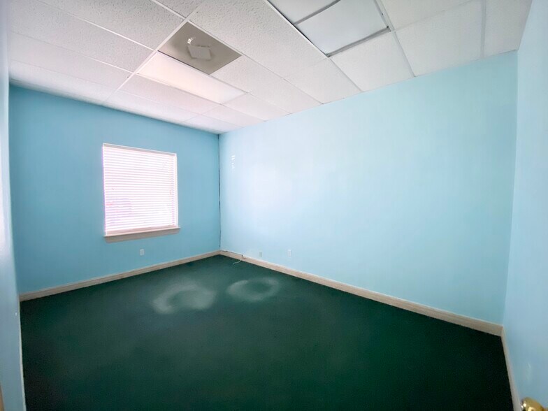 More Photos Of 3102 E Business 83, Weslaco Office For Lease